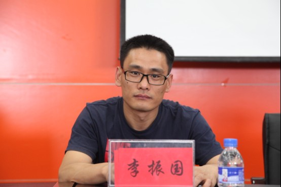 党委副书记李振国出席大会