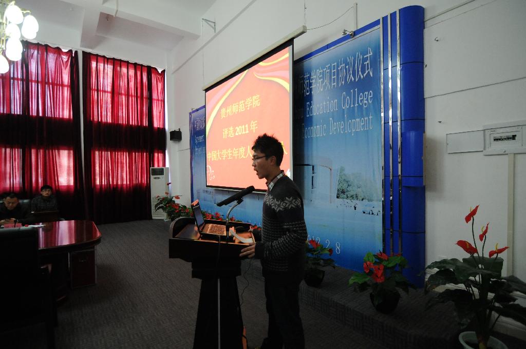 候选人作自我陈述